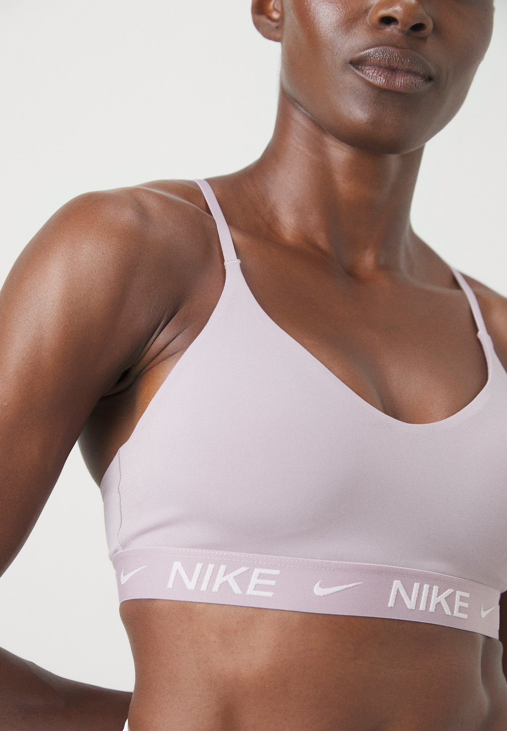 

Легкая поддержка спортивного бюстгальтера INDY BRA Nike Performance, фиолетовый