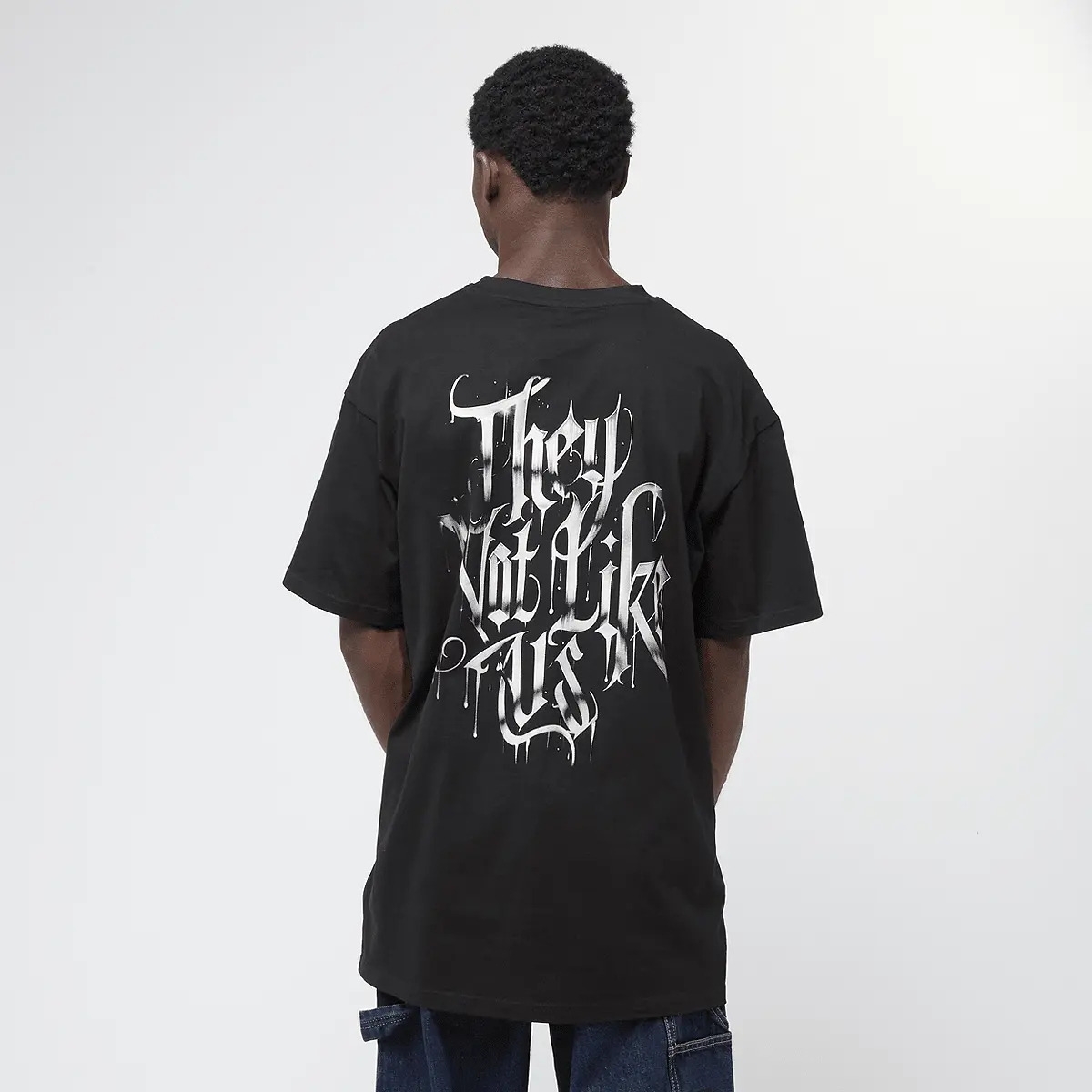 

Футболка Upscale by Mister Tee Not Like Us Oversize Tee, черный