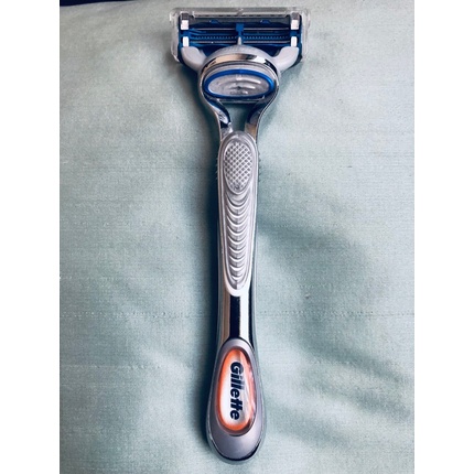 

Бритва SkinGuard для чувствительной кожи + лезвие Gillette
