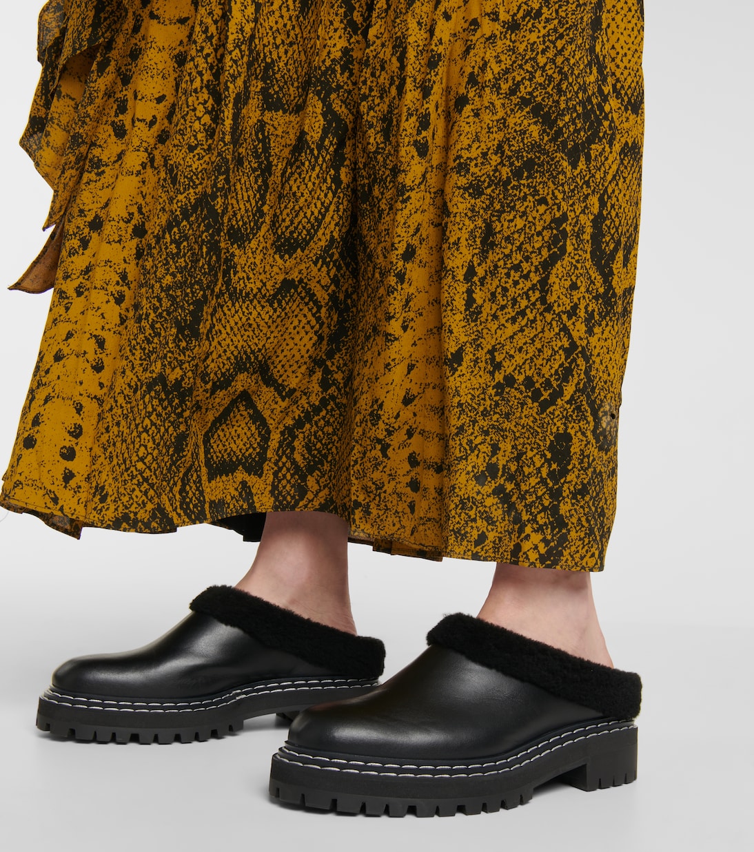 Тапочки из кожи на подкладке из овчины Proenza Schouler, черный — фото 4