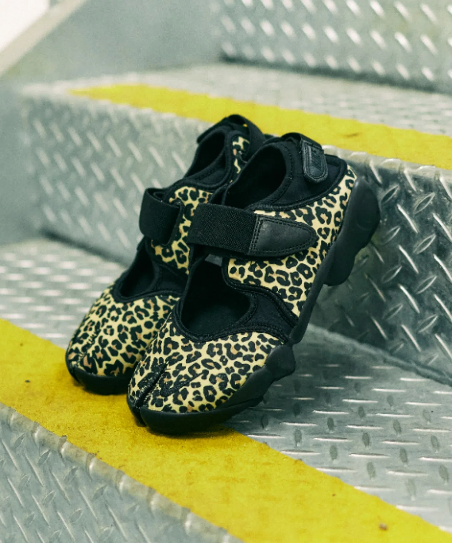 Унисекс кроссовки Nike Air Rift IR5696-010 чёрные — фото 2