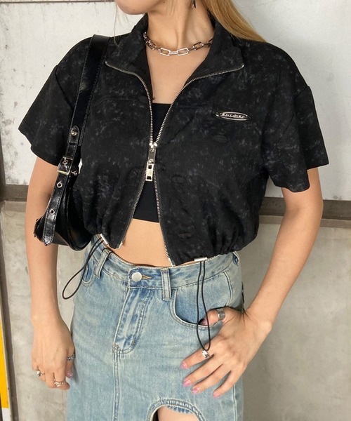 

Топ укороченный с двойной молнией, эффектом потертости и декоративным элементом Non-hedge, черный