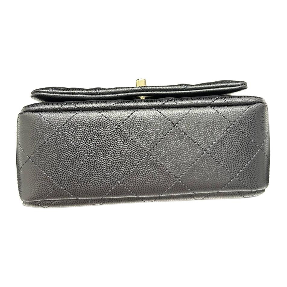CHANEL Миниатюрная женская сумка через плечо из зерненой телячьей кожи — фото 4