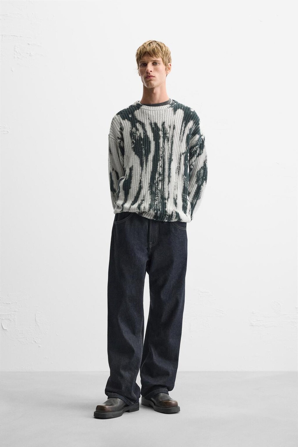 

Свитер с принтом tie-dye ZARA, экрю