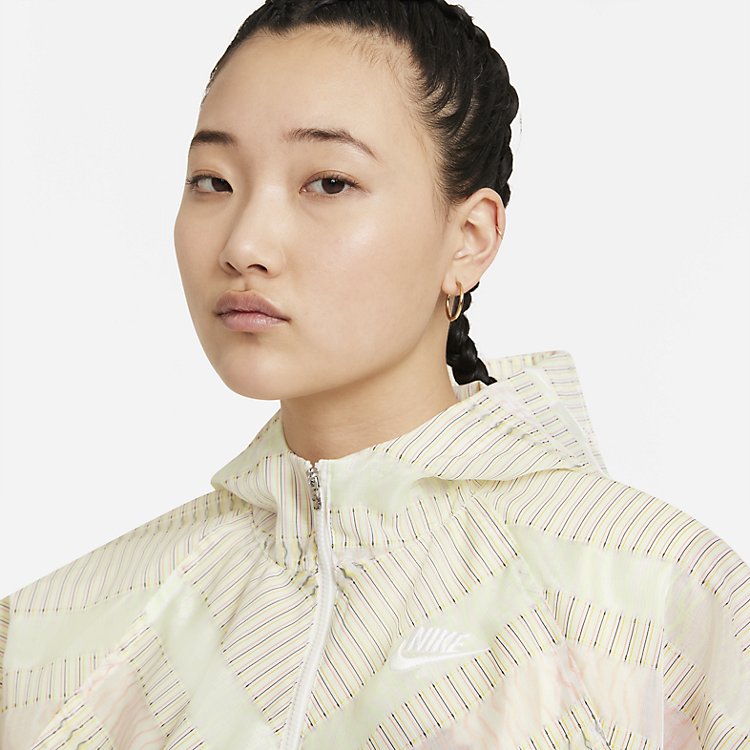 Футболка (WMNS) AS W Nike Sportswear WR MNFLMNT EARTH DAY MULTI-COLOR — фото 2