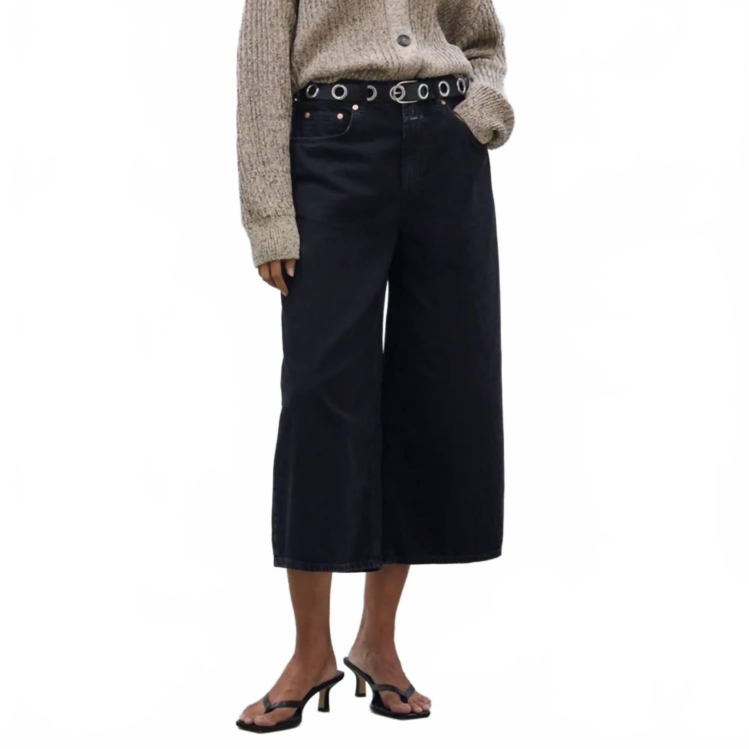 

Лина Широкие джинсы в черном цвете CLOSED