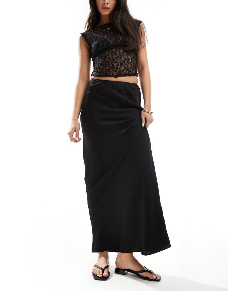 

Черная атласная юбка макси с косой косой ASOS DESIGN