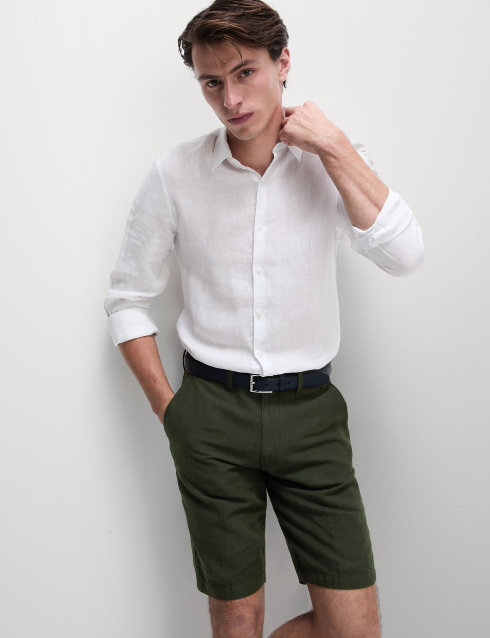 

Шорты-чиносы из льняной смеси классического кроя Marks & Spencer, цвет Khaki mix