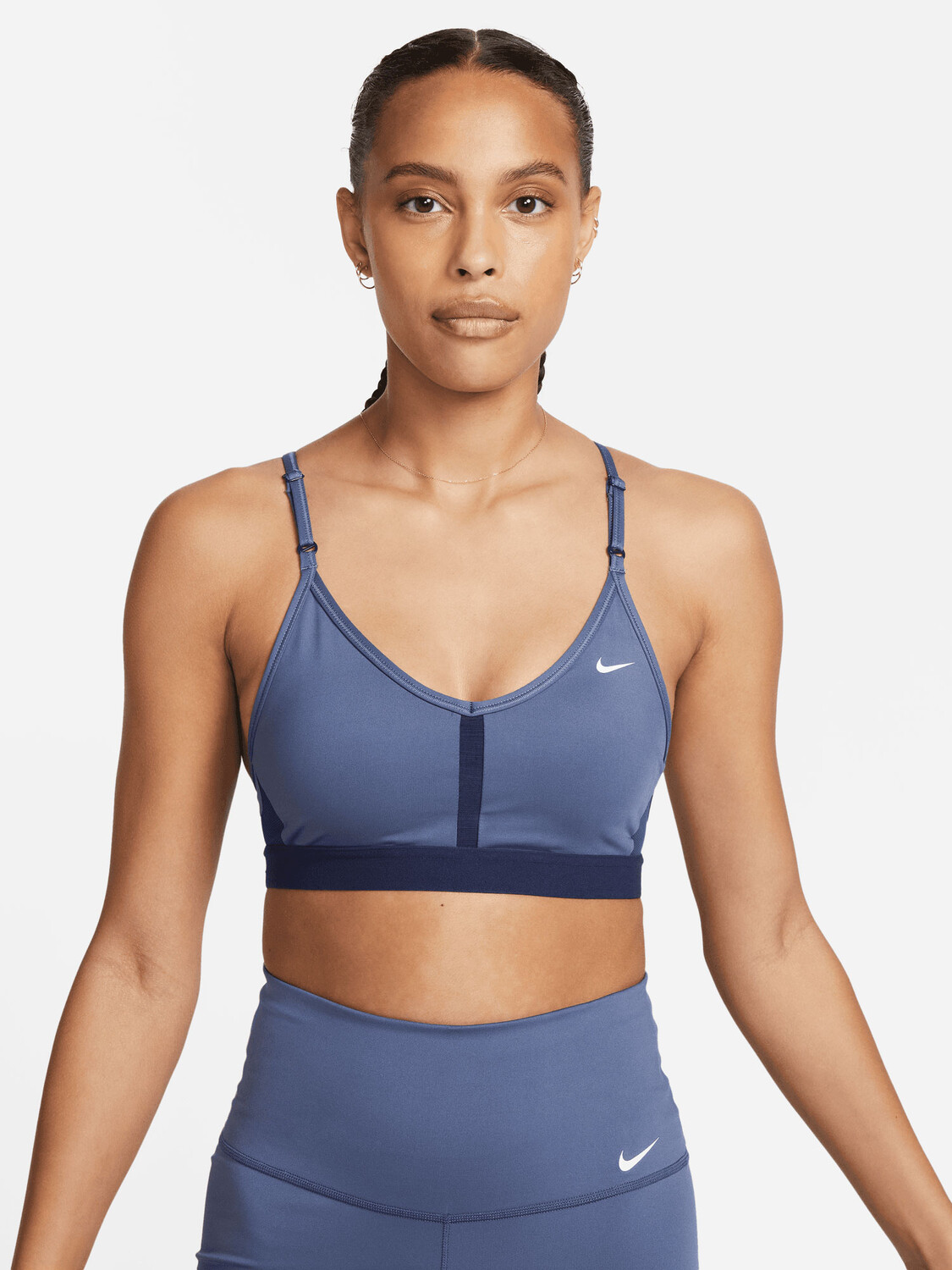 

Спортивный бюстгальтер Nike W INDY V-NECK BRA, синий