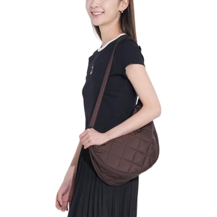 

Футболка женская черная Uniqlo
