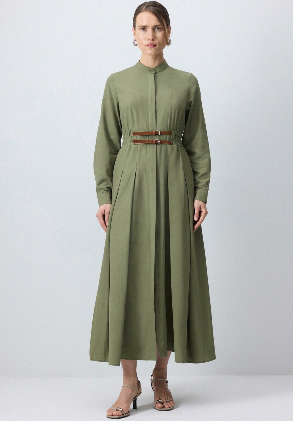 

Платье макси WAIST BELTED Touché Privé, хаки