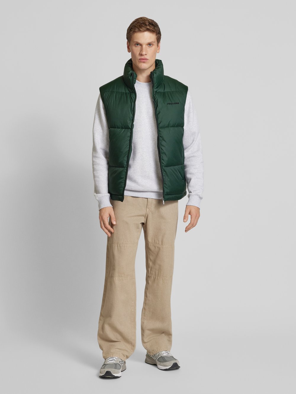 

Стеганый жилет с пришитыми этикетками Pegador, темно-зеленый