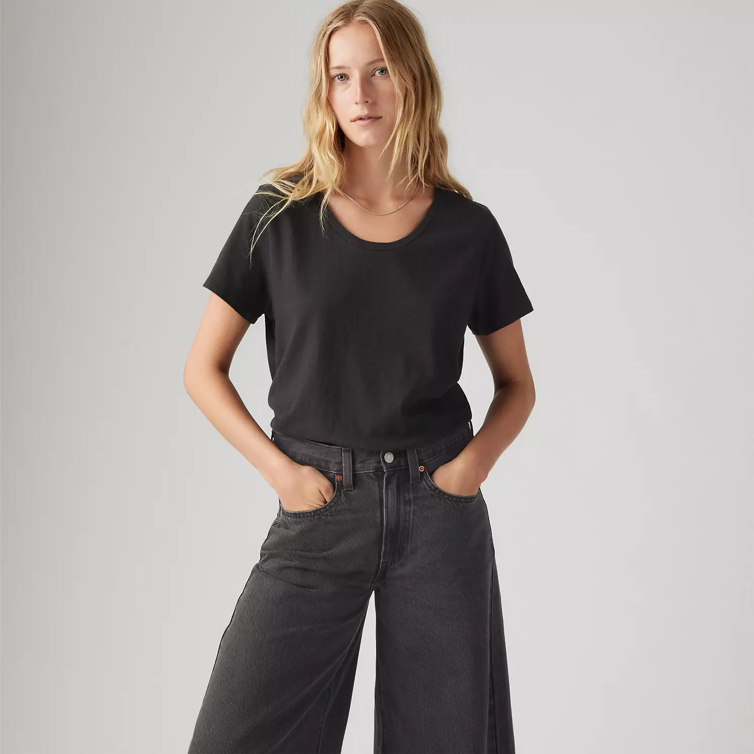 

Футболка с коротким рукавом из хлопка и льна Bridget Levi's, цвет Anthracite Night - Black