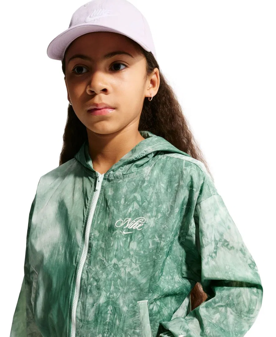 Спортивная куртка-бомбер для девочек 7-16 лет от Sportswear Club Nike, зеленый — фото 2