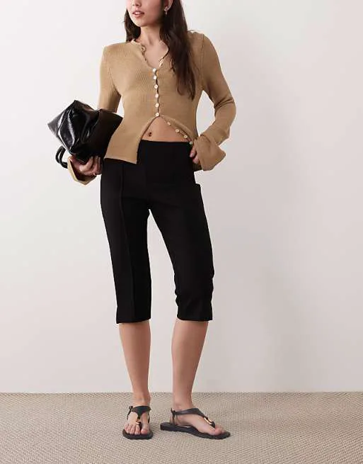 

Черные капри со швом «манго» спереди