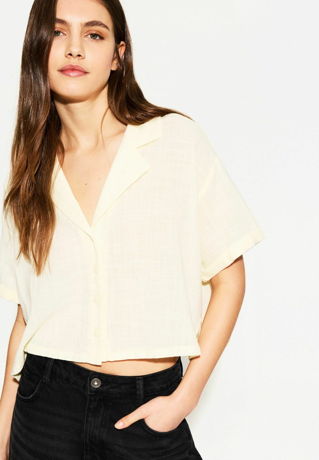 

Блузка на пуговицах SHORT SLEEVE Bershka, желтый
