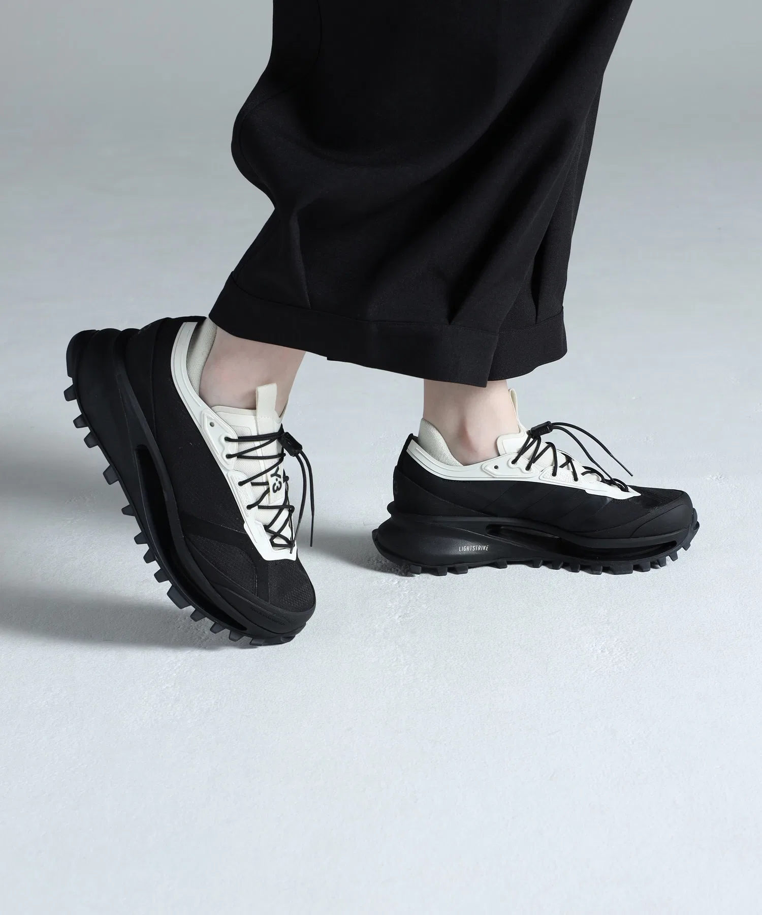 Унисекс кроссовки Y-3 S-GENDO TRAIL чёрные с белым — фото 3
