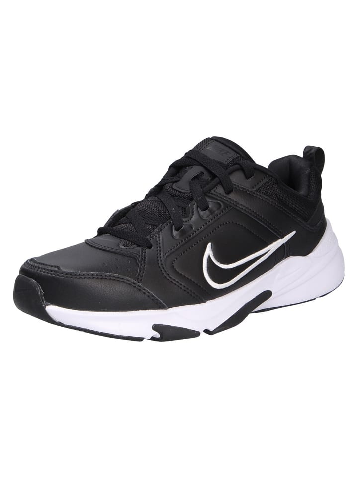 

Кроссовки на шнуровке Nike, черный