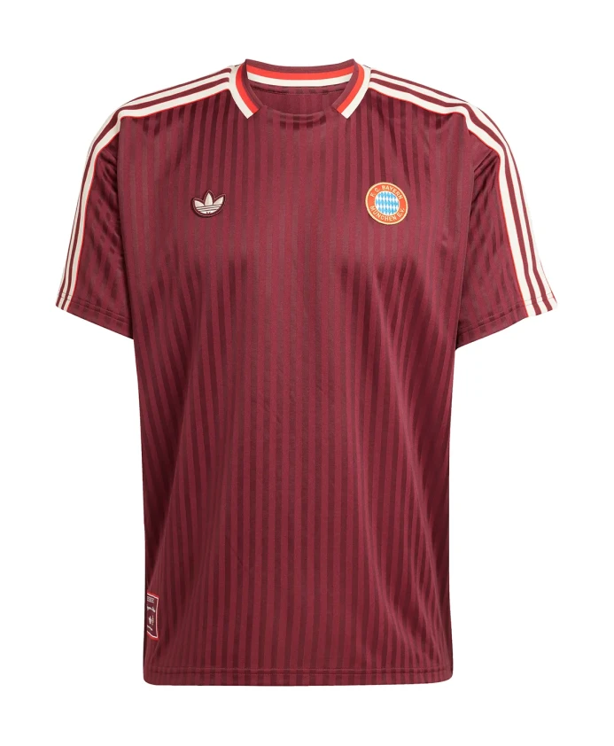 

Футболка с символикой террасы «Баварии» - теневой красный. Adidas, красный