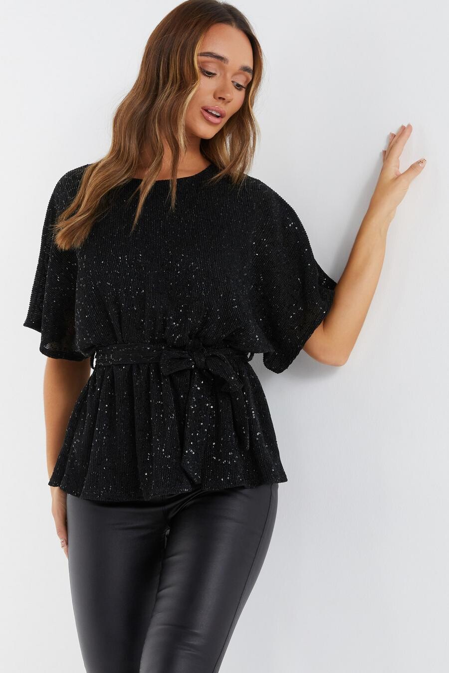 

Черный топ с баской и пайетками летучая мышь QUIZ Clothing