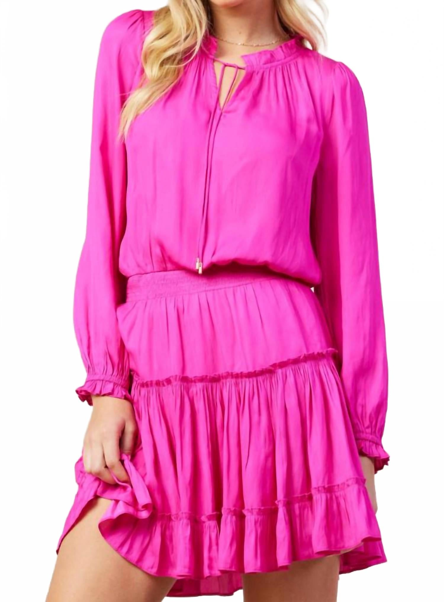 

Мини-платье с ярусами Making Waves в розовом SKIES ARE BLUE