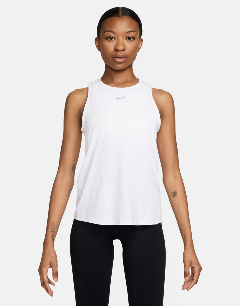 

Белая классическая майка Nike One Training Dri-Fit Nike