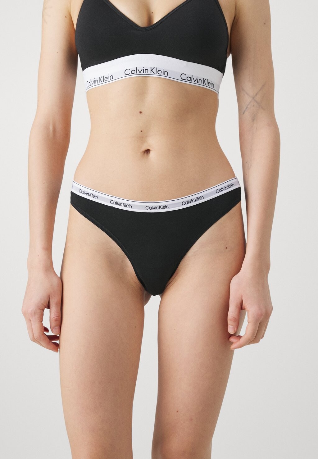 

Стринги THONG Calvin Klein Underwear, черный