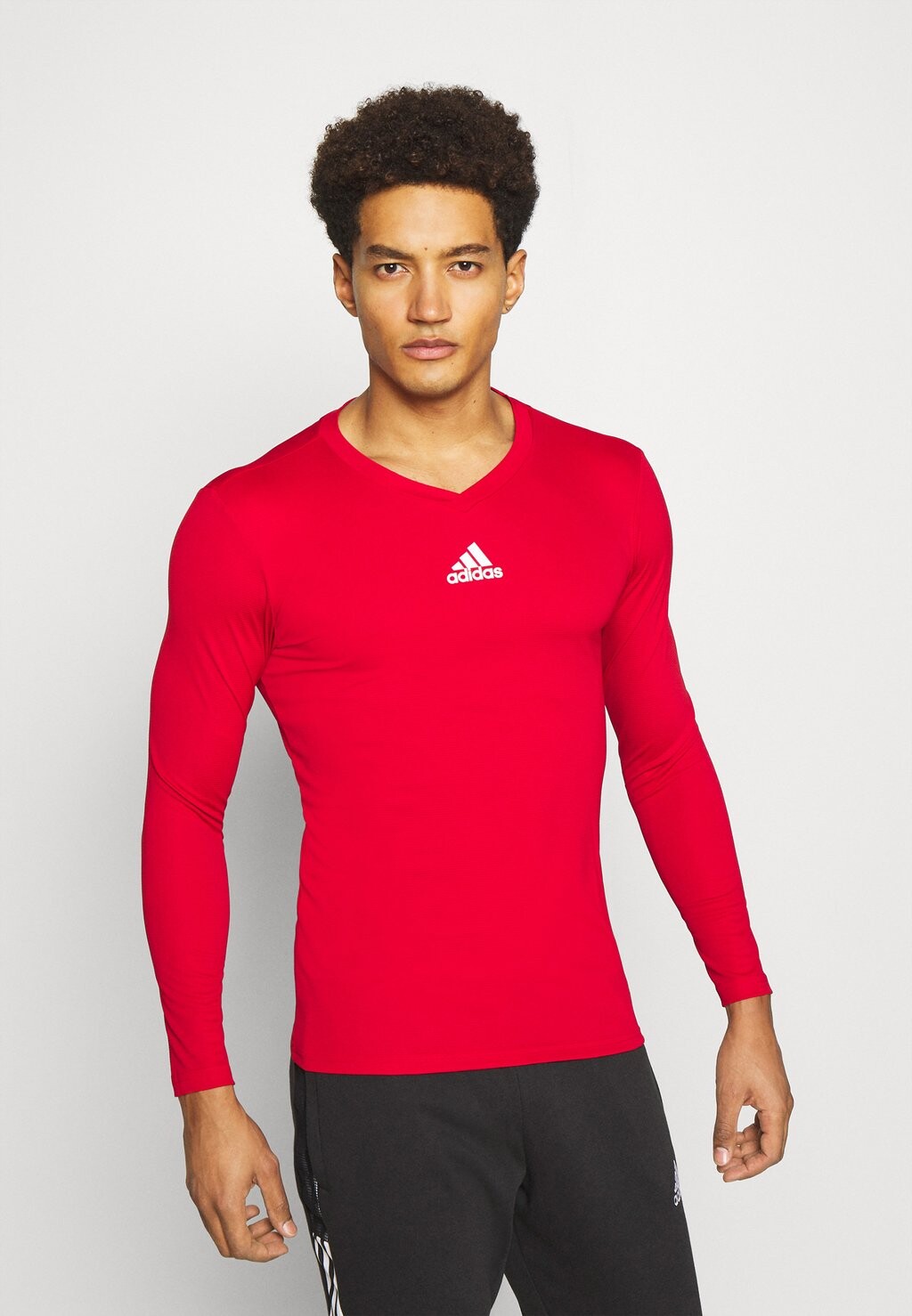 

Футболка Adidas, красный