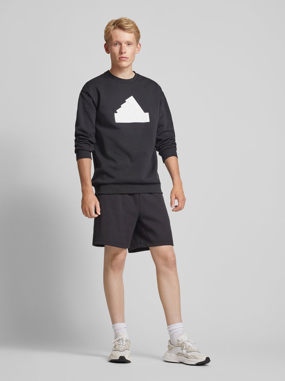 

Спортивные шорты с этикеткой ADIDAS SPORTSWEAR, черный