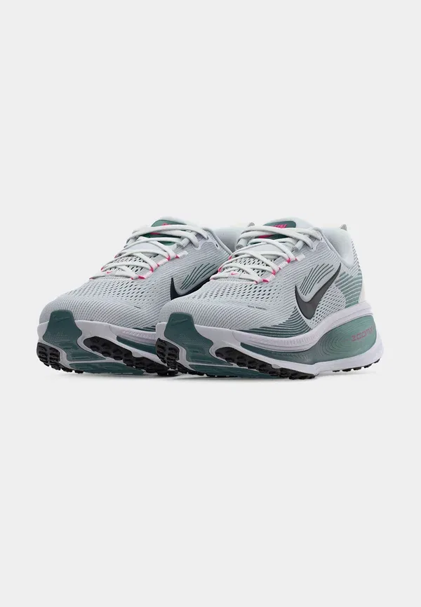 Кроссовки для бега по шоссе Nike Performance Vomero 18, белый/черный/минеральный сланец/минеральный/гипер розовый — фото 3