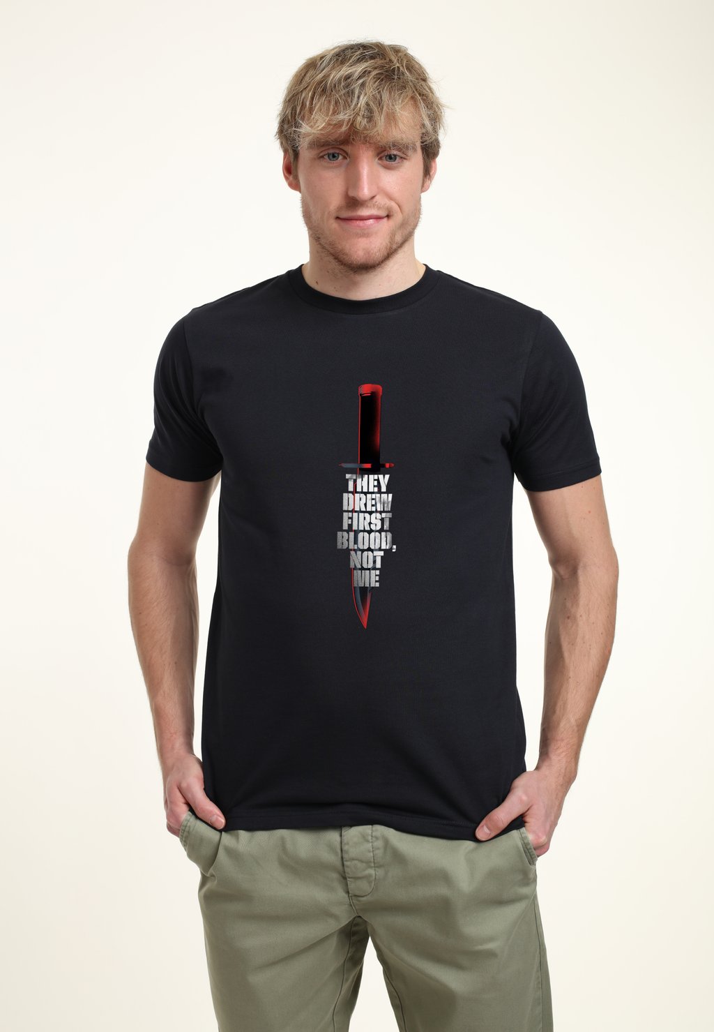 

Футболка с принтом RAMBO FIRST BLOOD THEY DREW FIRST BLOOD NOT ME Henry Tiger, темно-синий