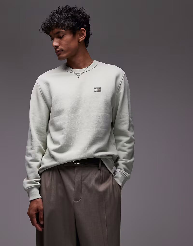 

Толстовка Tommy Jeans с маленькой эмблемой цвета шалфея