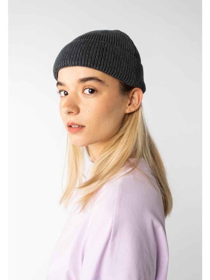 

Унисекс короткая вязаная шапка в рубчик RAFI MELA