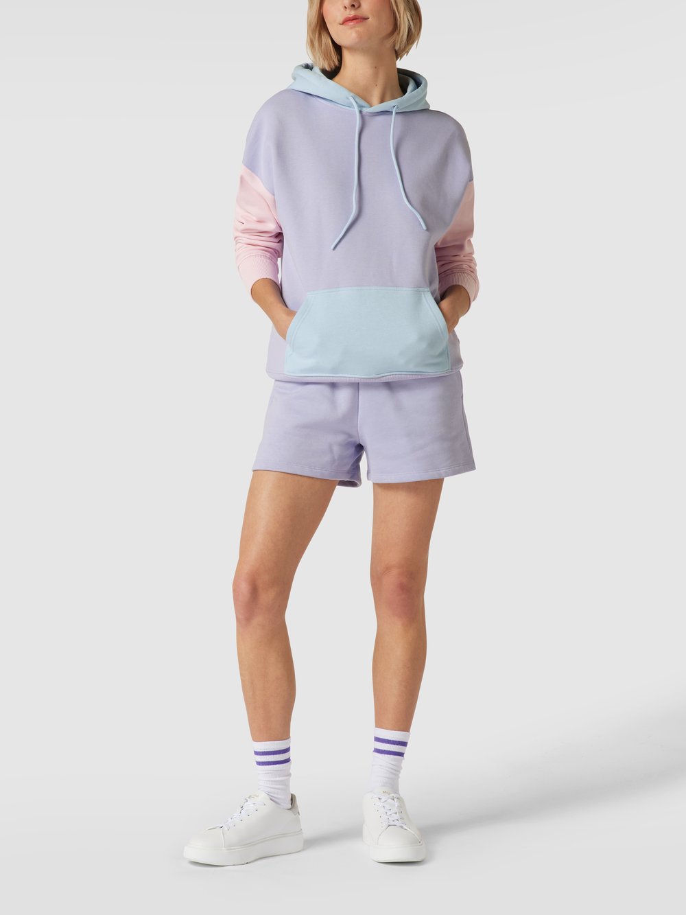 

Шорты-бермуды с контрастным карманом сзади Jake*s Casual, фиолетовый