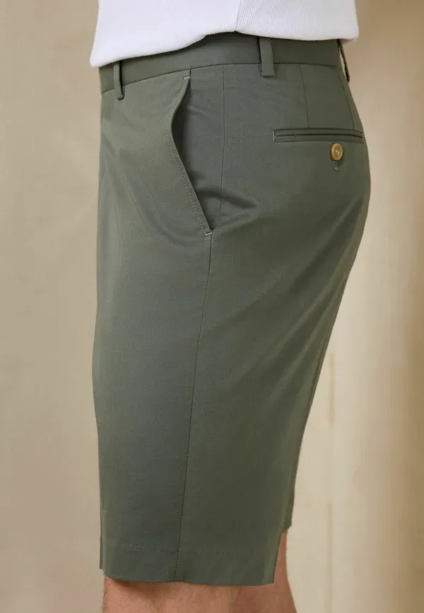 Шорты Next, Regular fit pleated smart chino shorts, цвет шалфейно-зеленый — фото 2