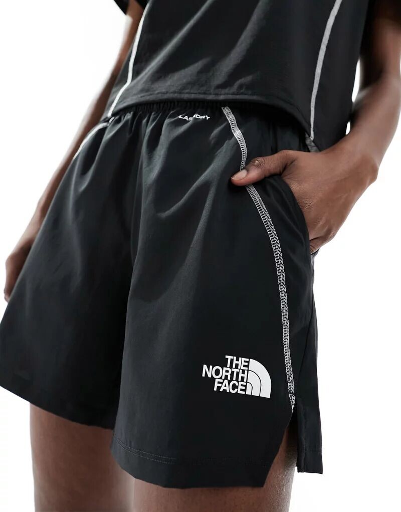 

Черные тканые шорты с контурным швом The North Face Training Hakuun