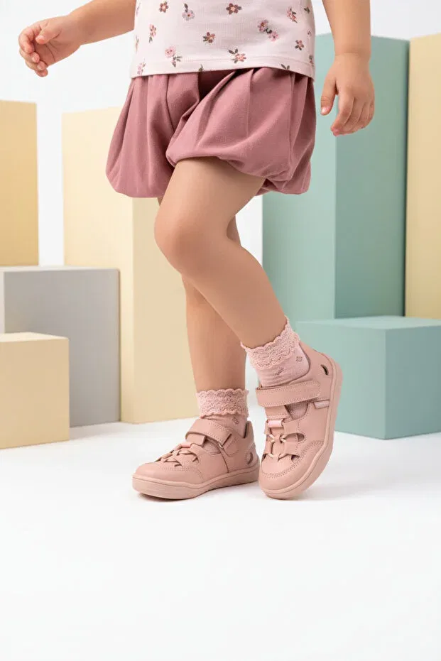 Детские повседневные туфли для девочек из натуральной кожи Kids A More, Powder — фото 2