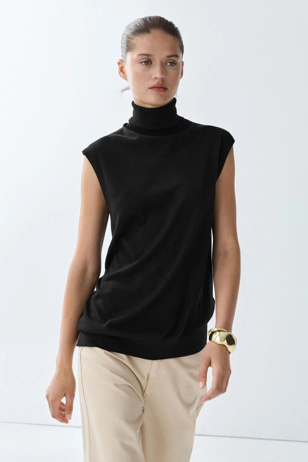 Топ Massimo Dutti Asymmetric Hem Turtleneck, черный