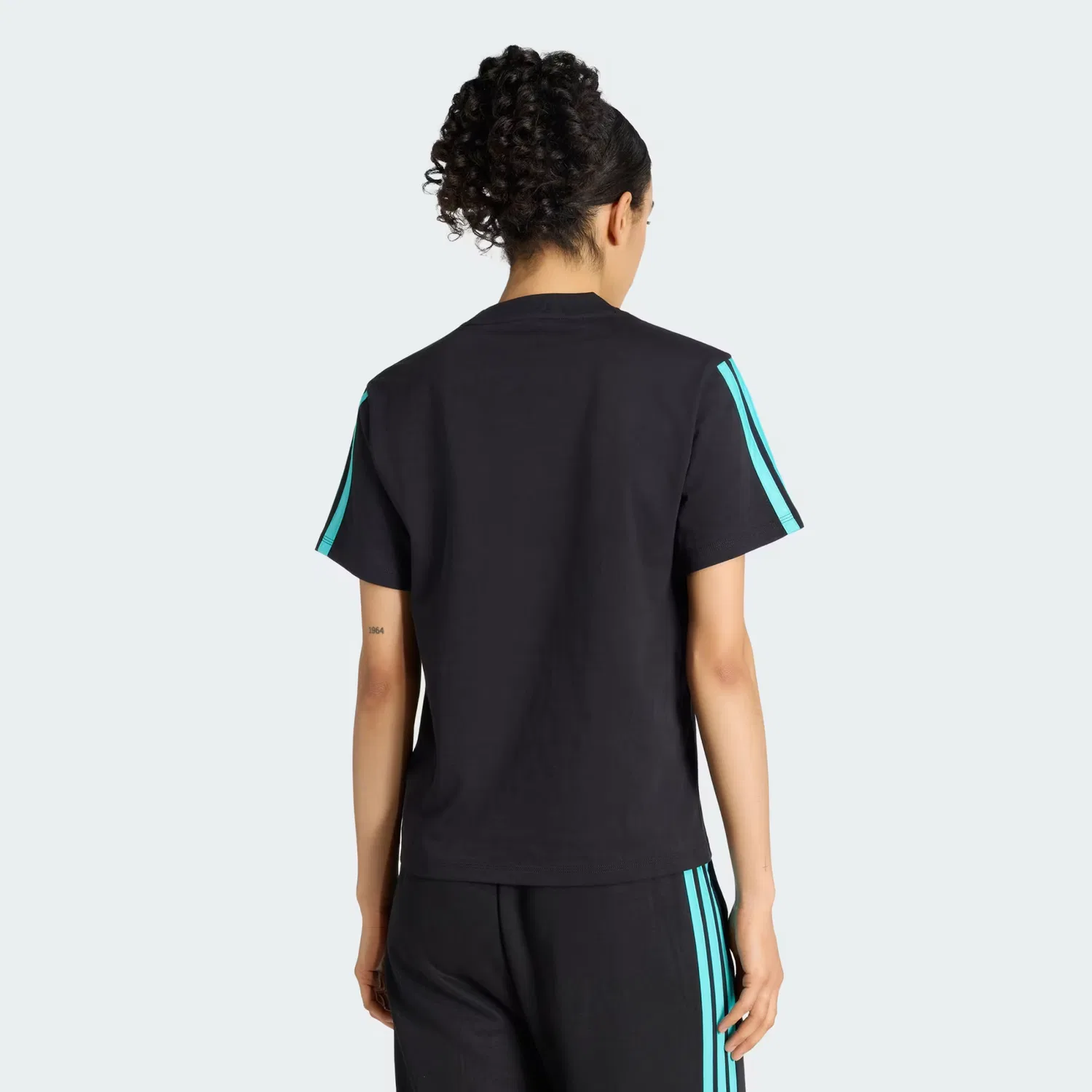 Женская футболка с вышитым логотипом Mercedes-AMG Petronas Formula 1 Team DNA Tee Adidas Performance, черный/мятный — фото 3