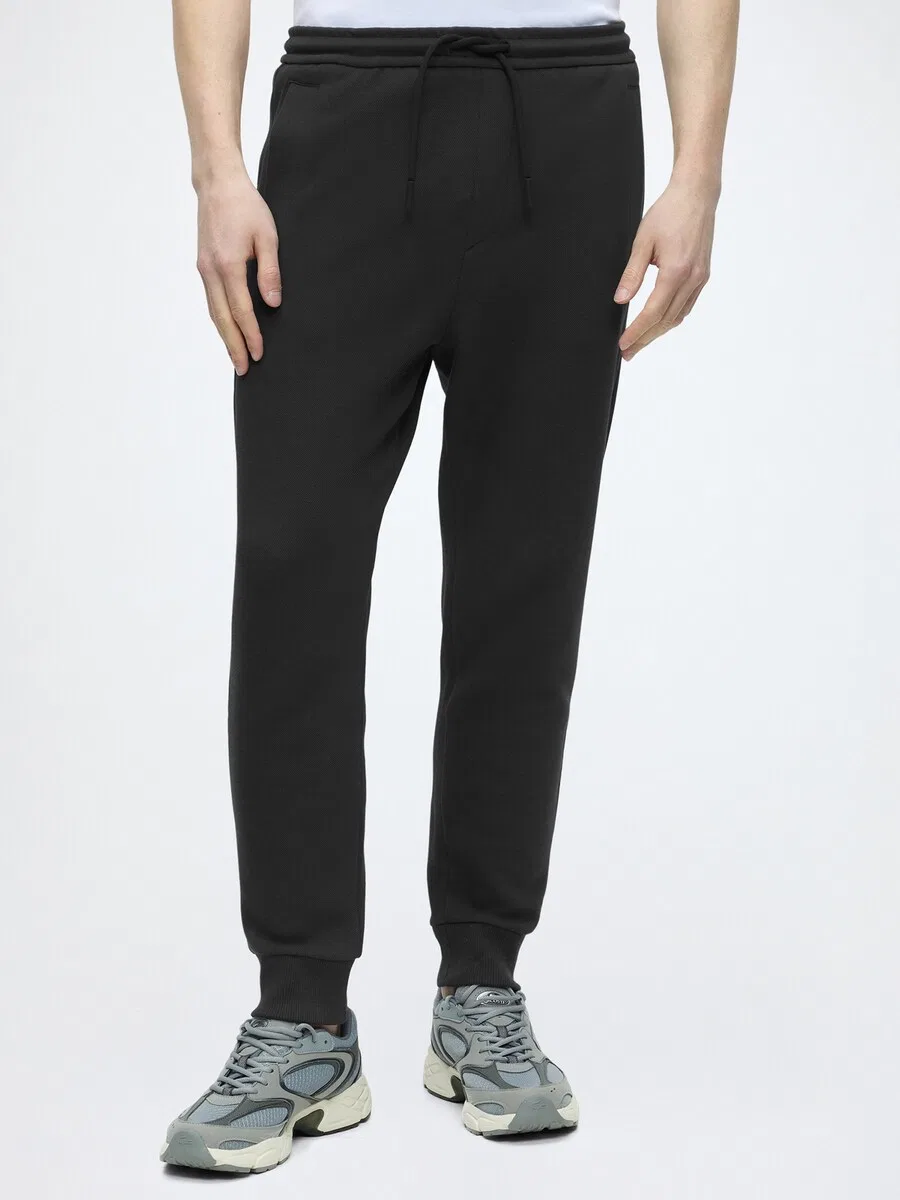 Спортивные брюки BOSS Tapered Workout Pants 'Union Hadiko' черного цвета — фото 2