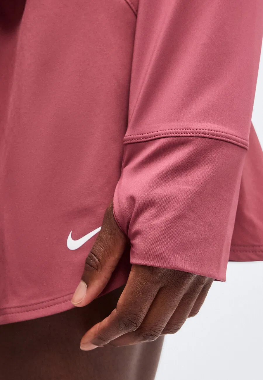 Спортивная футболка NIKE Performance Shirt 'ONE CLASSIC' светло-розового цвета — фото 3