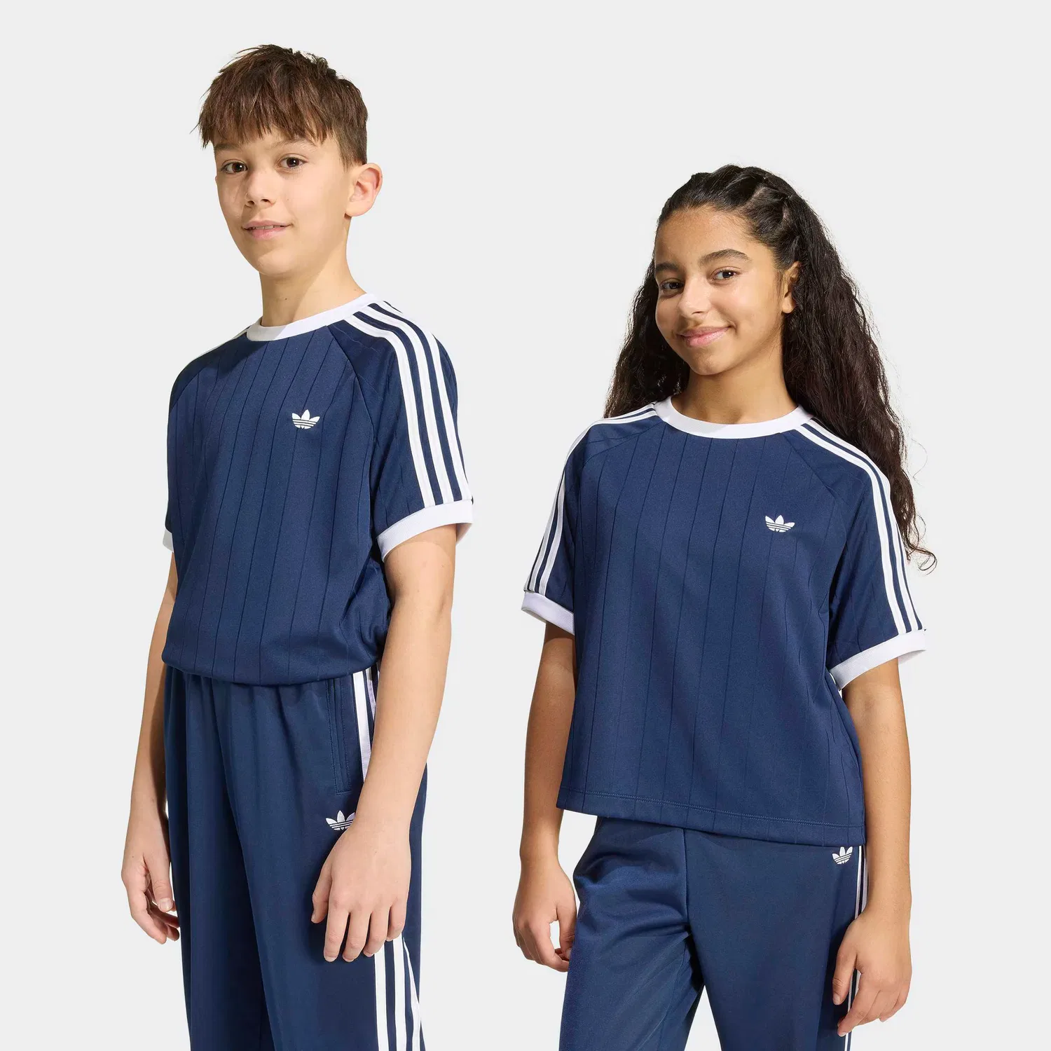 Футболка Adidas Originals темно-синего цвета — фото 3