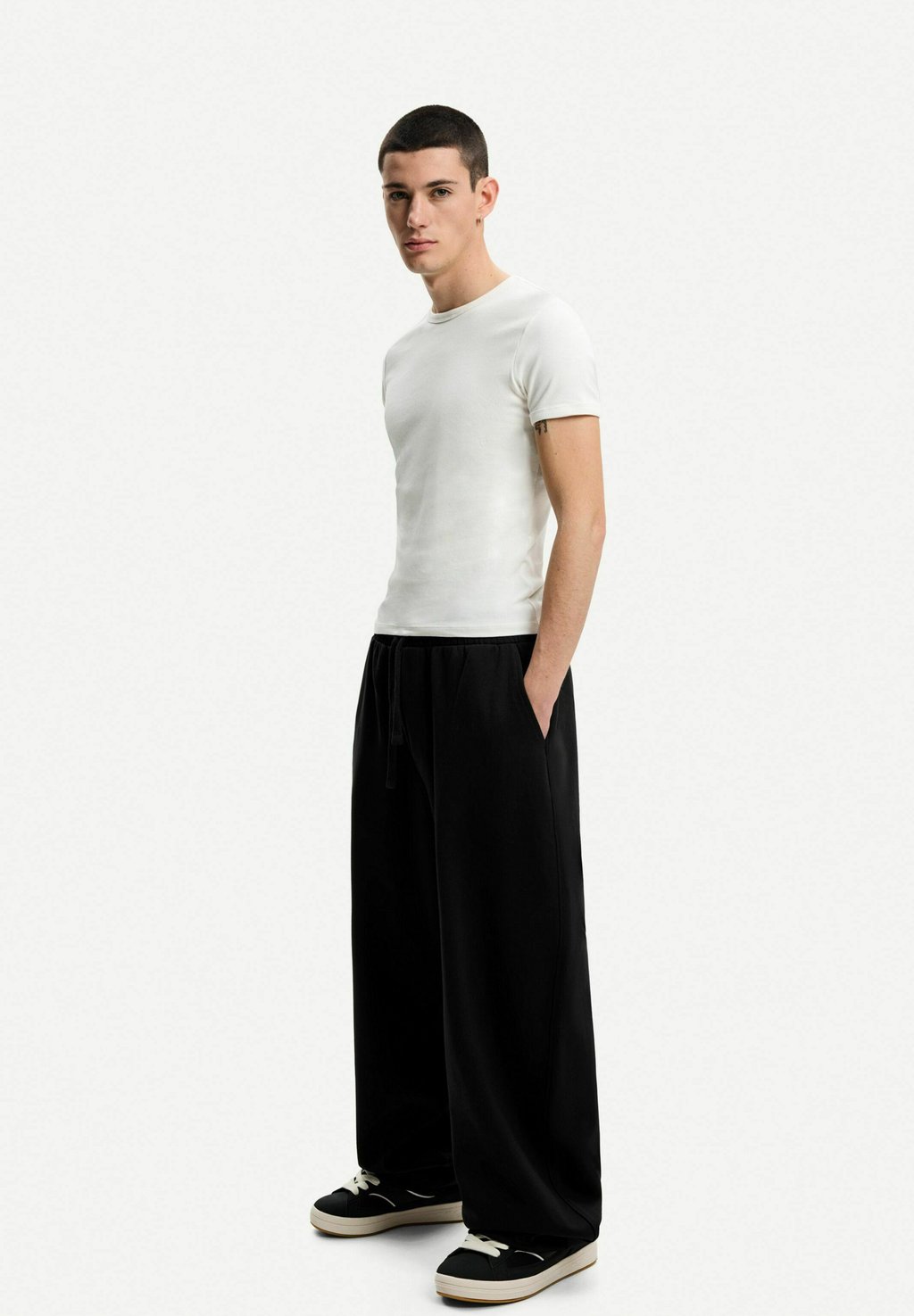 

Спортивные штаны Bershka, черный