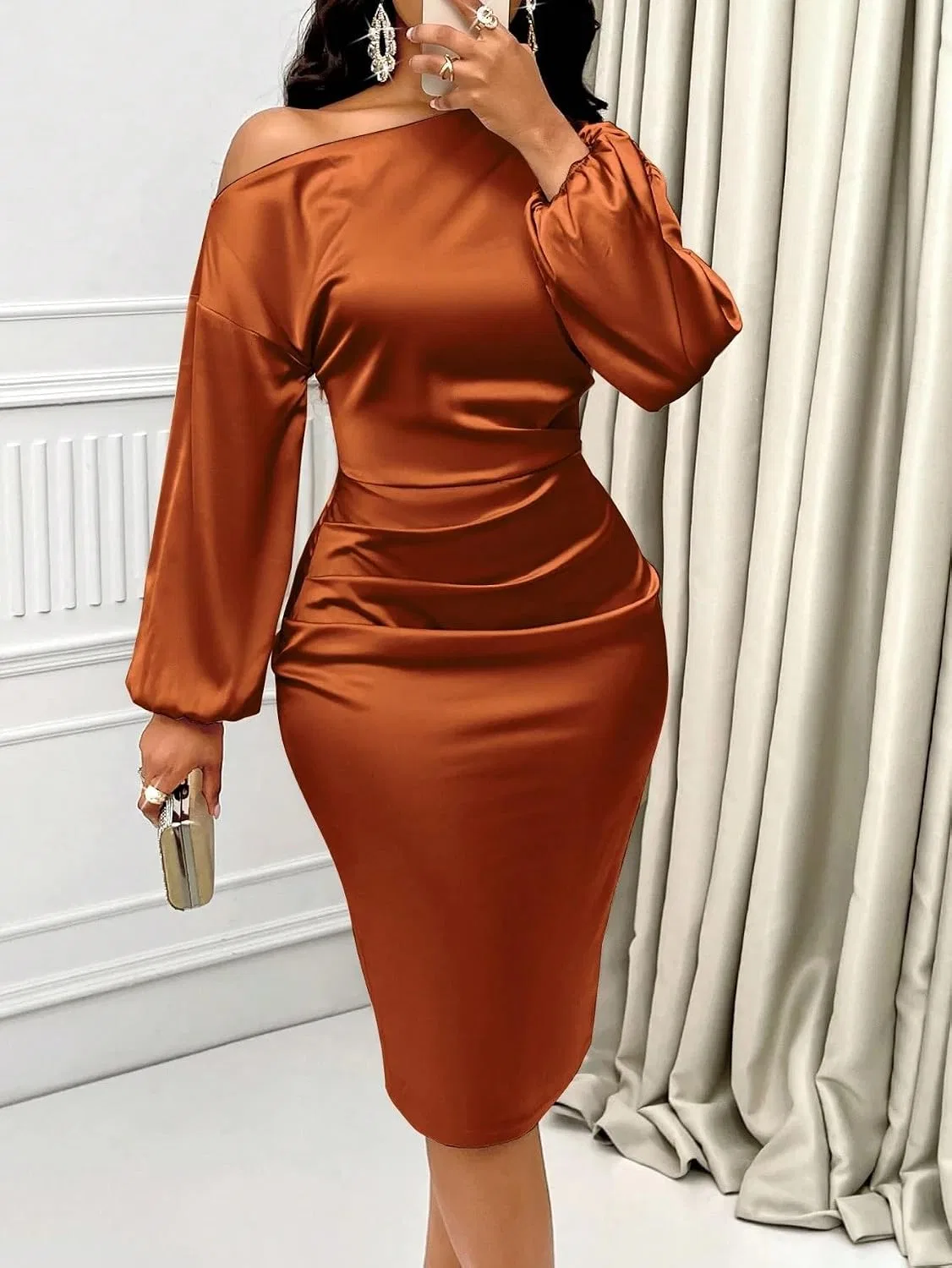 Женское элегантное сатиновое платье с асимметричным вырезом, Mocha Brown — фото 3