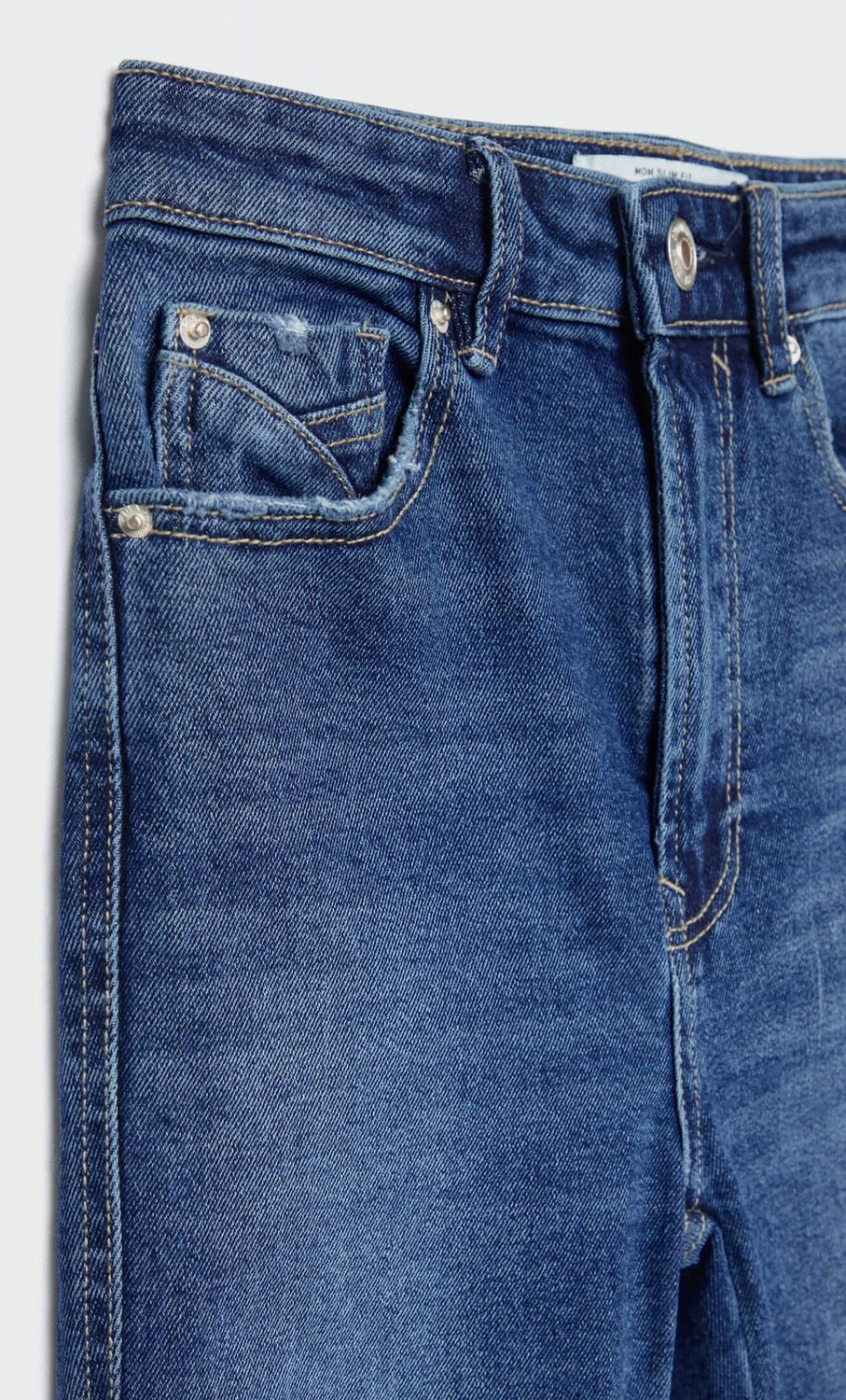 

Джинсы mom fit облегающего кроя Stradivarius