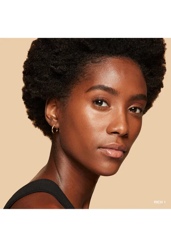 Увлажняющий тонирующий крем с витаминами 50 мл Bobbi Brown, цвет rich1 — фото 2