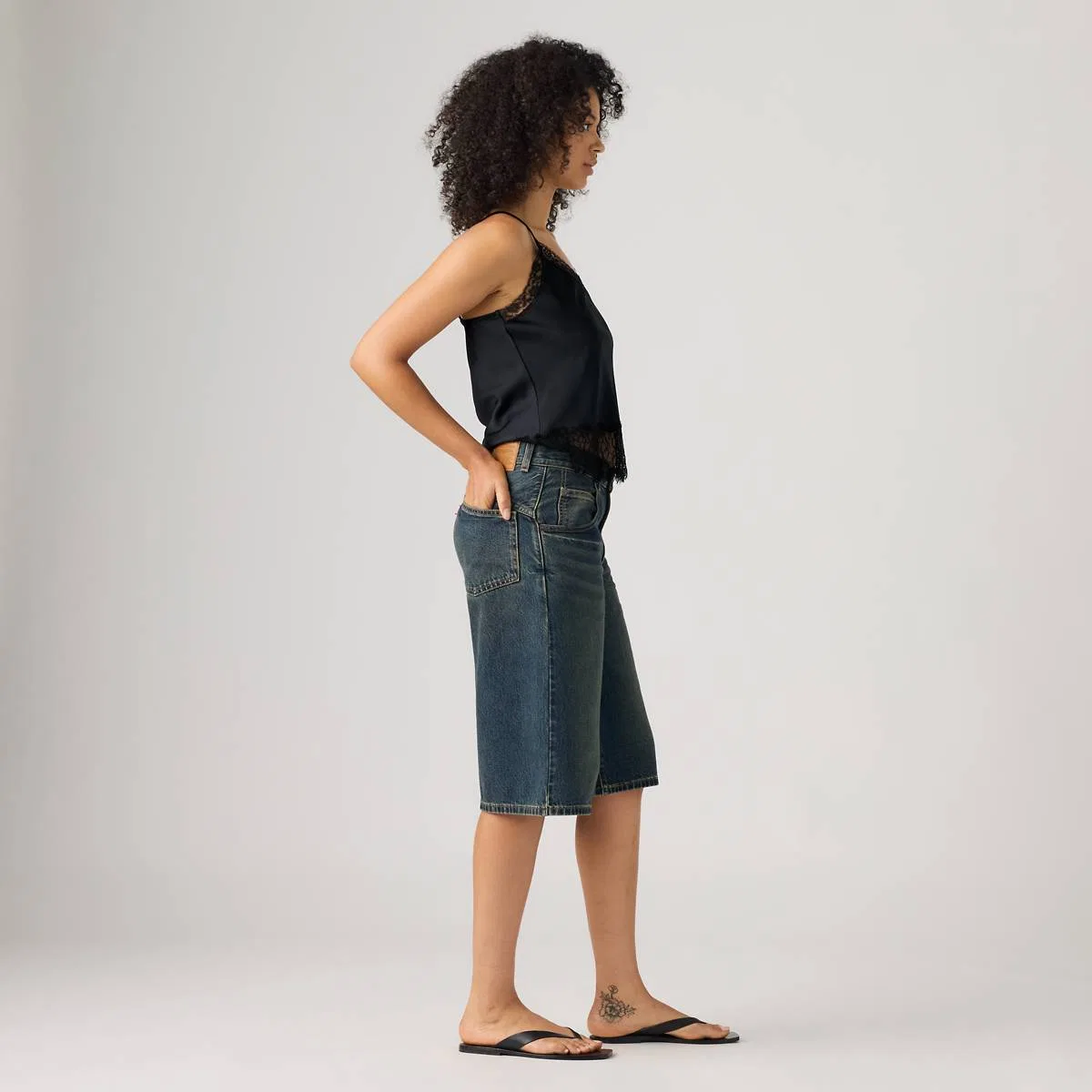 Очень свободные женские шорты Levi's, Happy Tale Jort - Medium Wash — фото 4