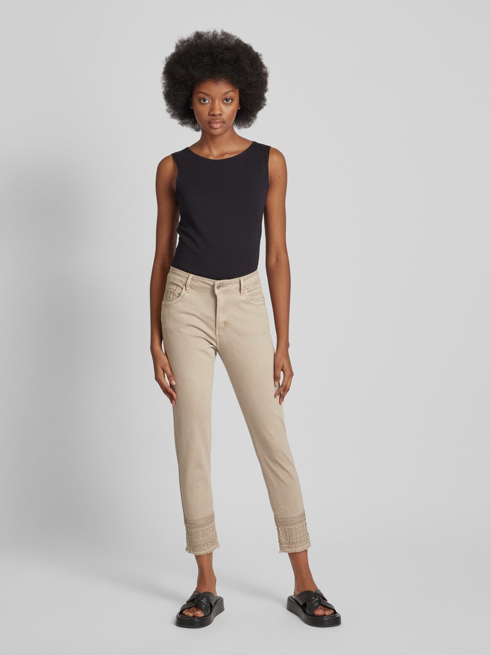 

Джинсы Slim fit с декоративной отделкой из камней miss goodlife, бежевый