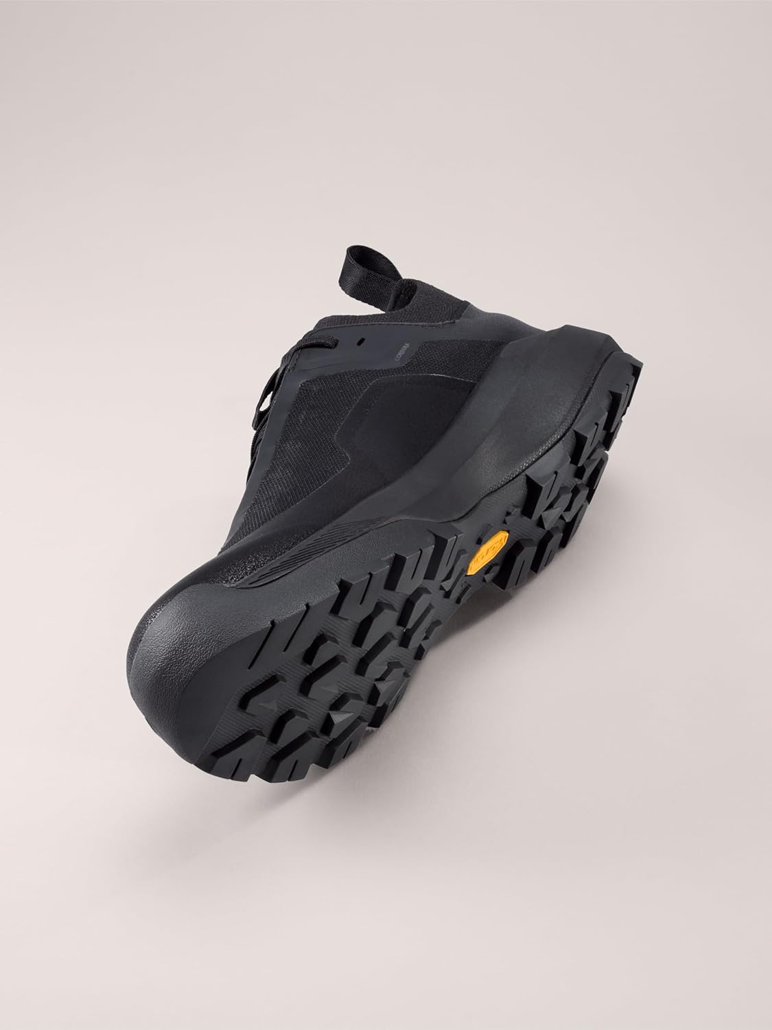 Мужские альпинистские ботинки Arc'teryx Vertex Alpine GTX, Легкие и быстрые с мембраной Gore-Tex, черный — фото 2