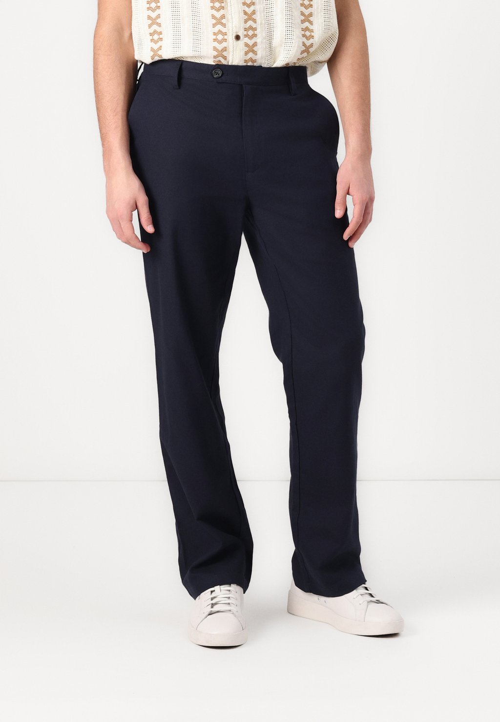 

Брюки SAHARIAN PANT Guess, темно-синий